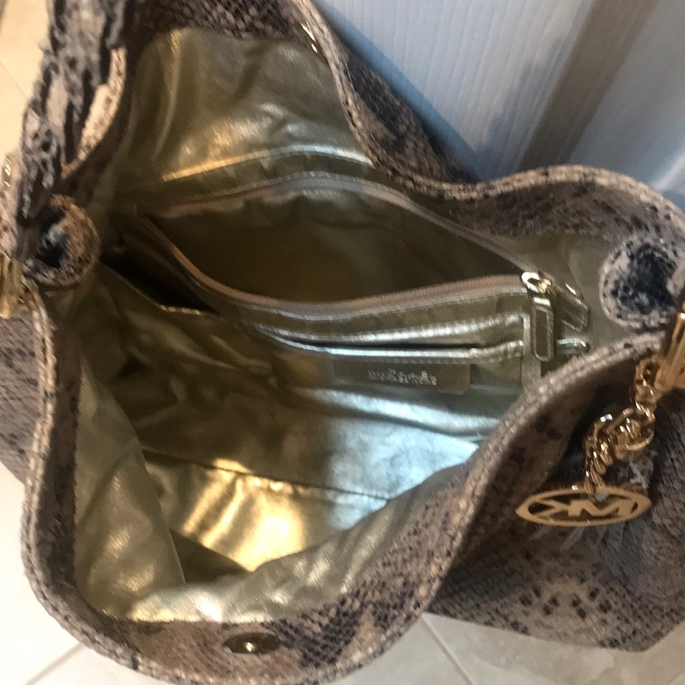 Authentic Michael Kors Handbag - image 4